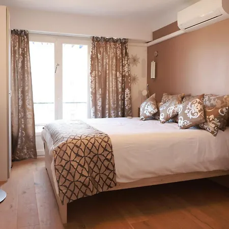 Beautiful Renovated Luxury Terrace Parking