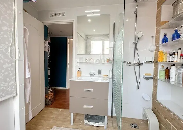 Beautiful Renovated Luxury Terrace Parking *