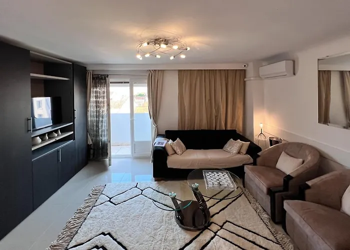 Beautiful Renovated Luxury Terrace Parking شقة