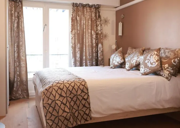 Beautiful Renovated Luxury Terrace Parking